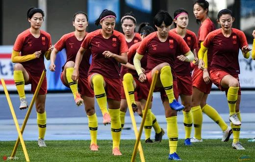 包含不惧强敌，中国女足傲视群雄，表现亮眼的词条