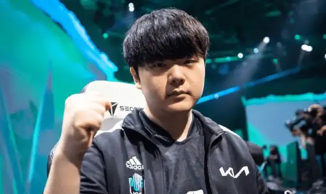 关于KT翻盘V5,Oner单局斩获MVP鏖战多局小组赛,让粉丝疯狂欢呼的信息 关于KT翻盘V5,Oner单局斩获MVP鏖战多局小组赛,让粉丝疯狂欢呼的信息