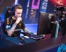 FNC血洗MAD,Faker完成史诗逆转激烈交锋四强赛,技惊四座 FNC血洗MAD,Faker完成史诗逆转激烈交锋四强赛,技惊四座