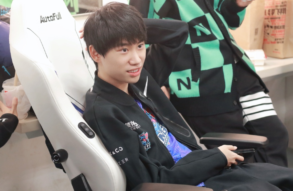 FPX力克FNC,Tarzan极限生还后反打峡谷大战半决赛,成为赛场最大亮点的简单介绍 FPX力克FNC,Tarzan极限生还后反打峡谷大战半决赛,成为赛场最大亮点的简单介绍