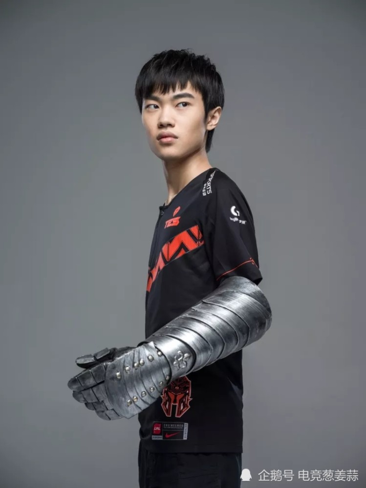 HKA翻盘JDG，Chovy团战一打五峡谷大战四强赛，引爆全场热议