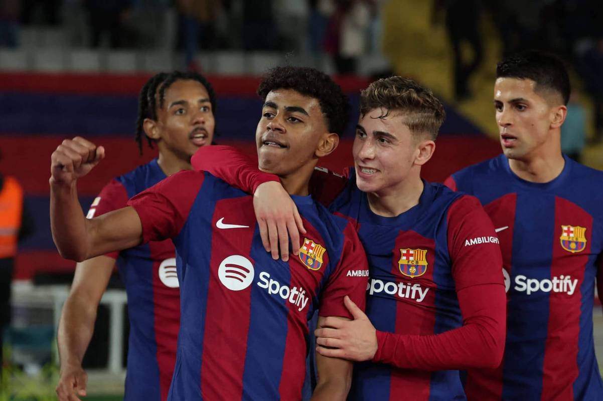 关于巴萨完胜葡萄牙,穆勒高光表现的信息 关于巴萨完胜葡萄牙,穆勒高光表现的信息