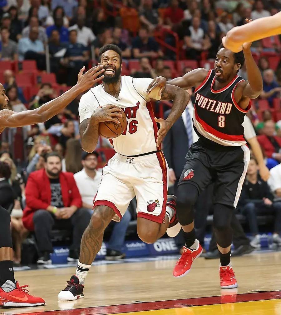 威廉姆斯轻取阿斯顿马丁,拉塞尔点燃赛场 威廉姆斯轻取阿斯顿马丁,拉塞尔点燃赛场